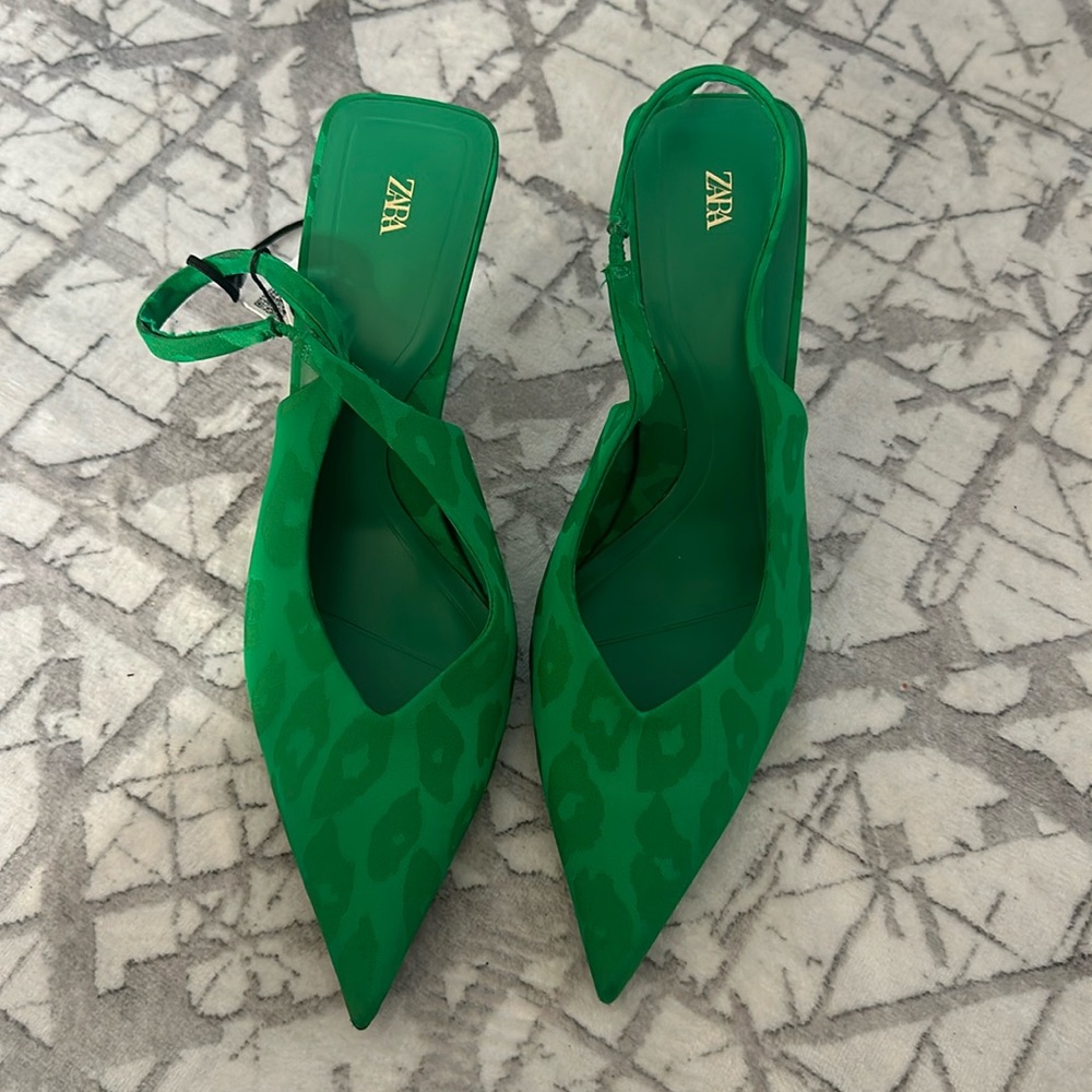 Zara Green Leopard Print Shoes 💚🐆